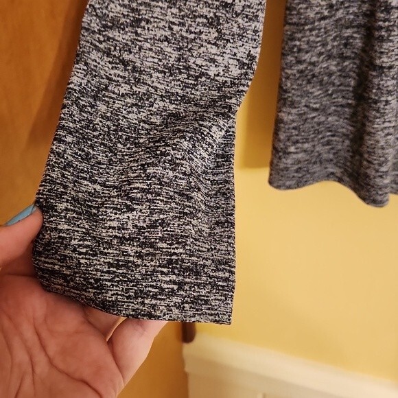 Under Armour Heatgear Women's Gray Quarter Zip Loose Fit Athletic Top Size M - Picture 4 of 6